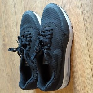 Men's size 10.5 black Nike air max